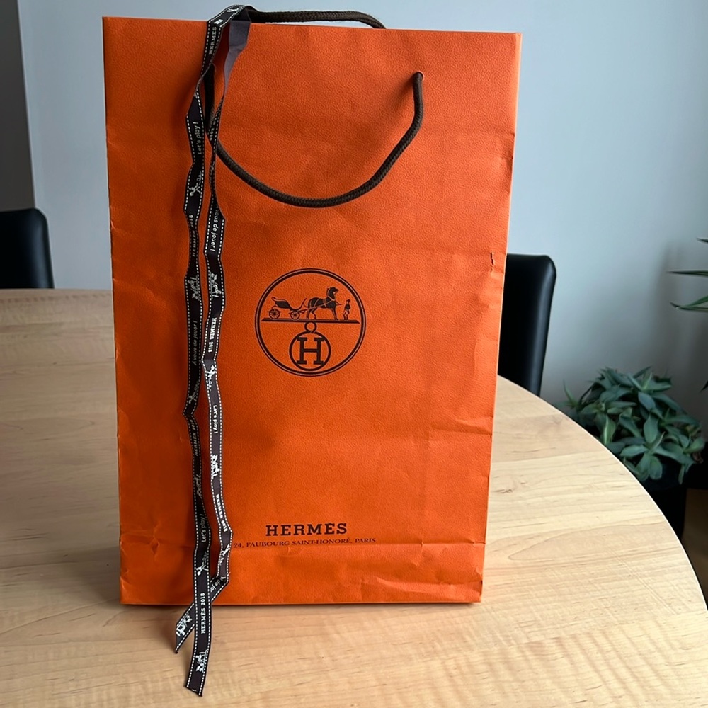 HERMES Bag and Ribbon
